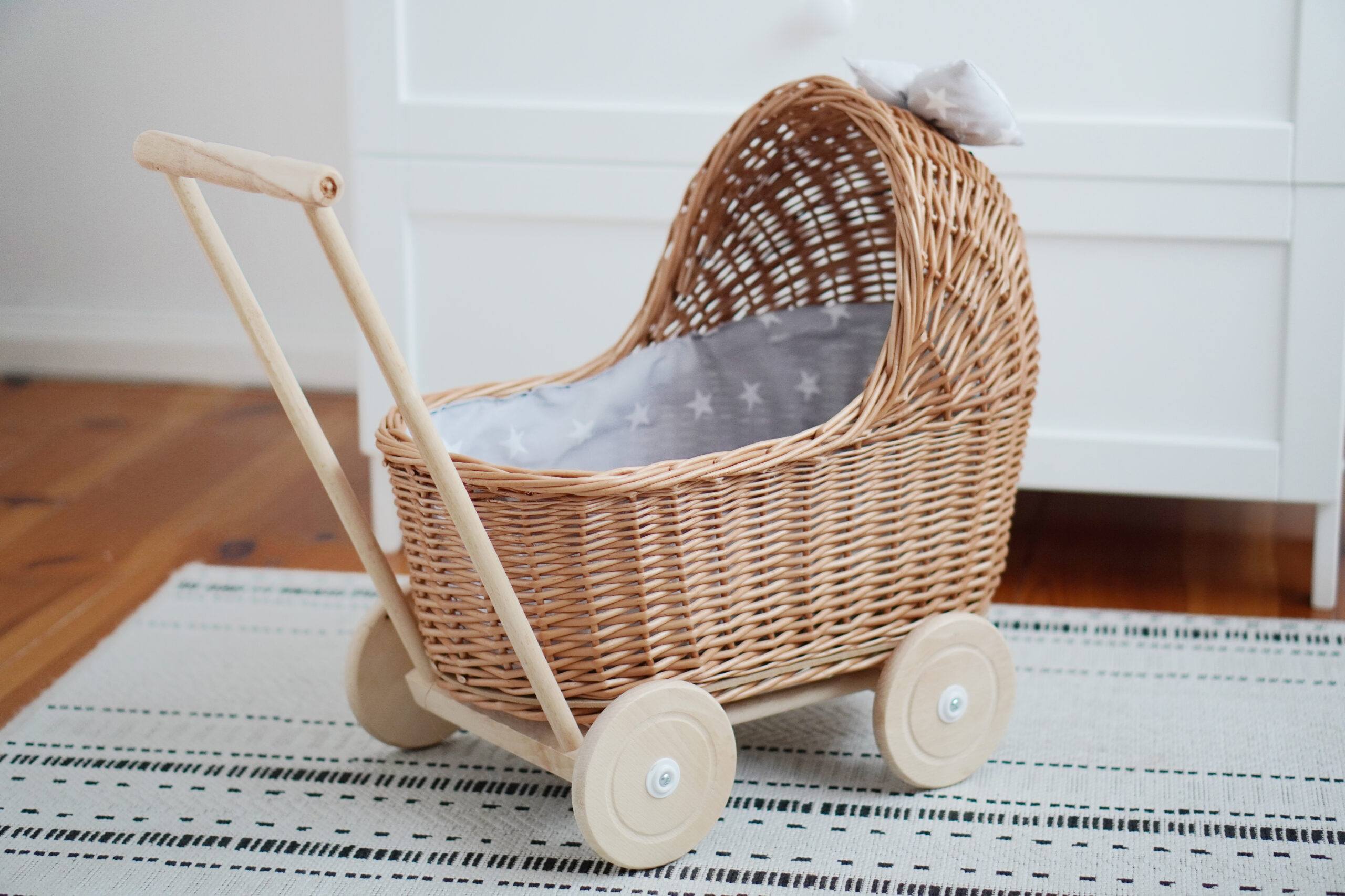 WÓZKI WIKLINOWE NA ZABAWKI DLA CHŁOPCA I DZIEWCZYNKI